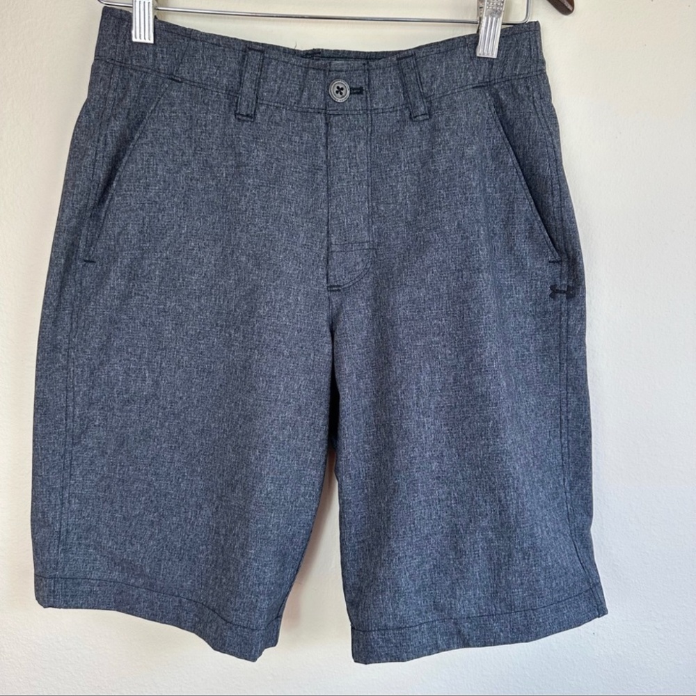 Under Armour Loose Fit Grey Golf Shorts Size 30